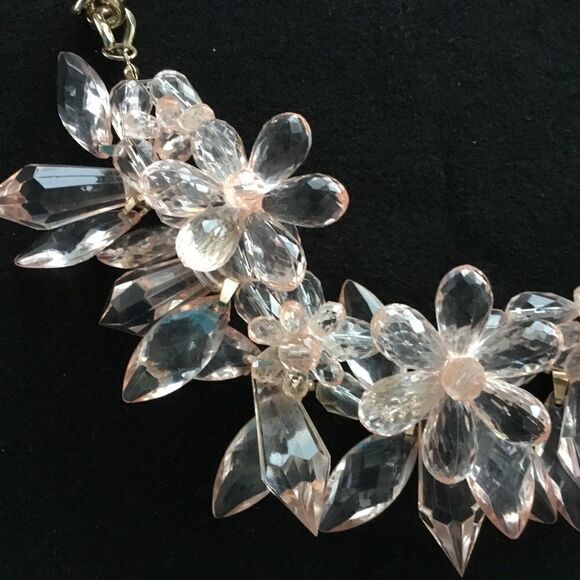 Flower cluster acrylic pink necklace with extender. J0019 - Picture 5 of 8